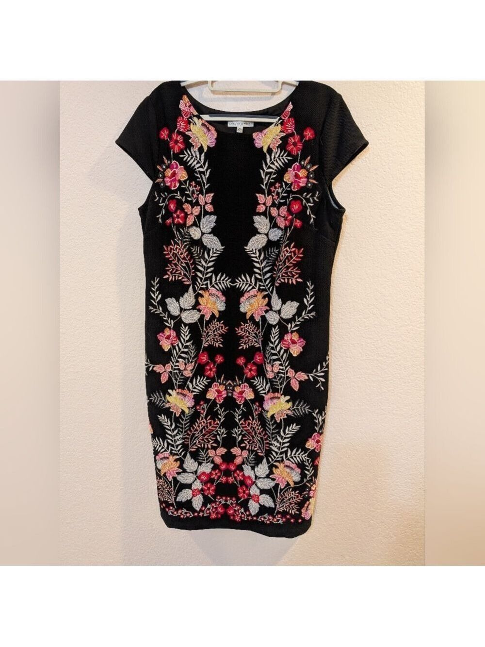 Sandra Darren Floral Dress, Capped Sleeves Size14 , Polyester/ Raised Up Print